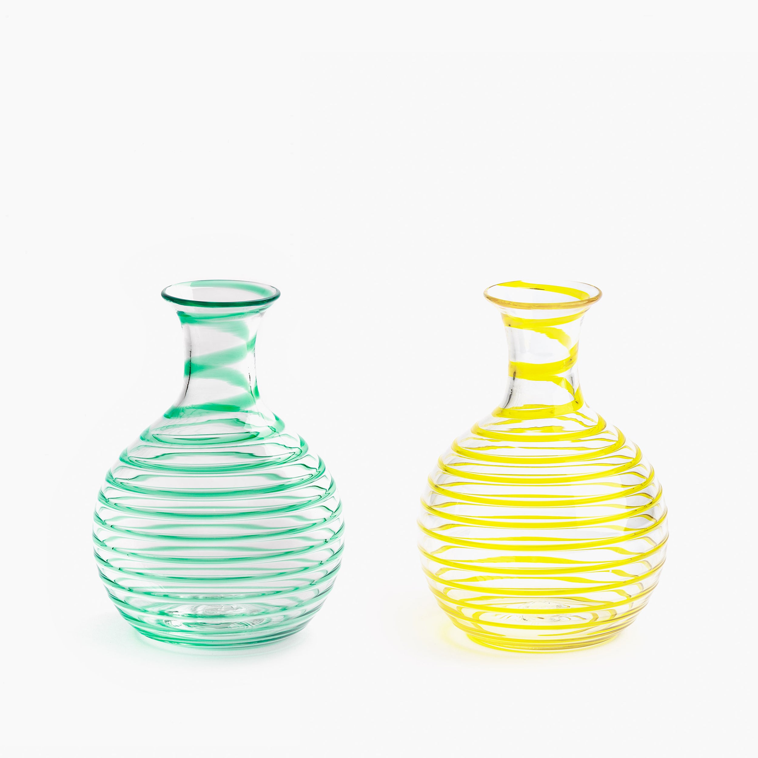 http://yaliglass.com/cdn/shop/files/YALI-A-FILO-CARAFE-750ML-11.jpg?v=1692967534