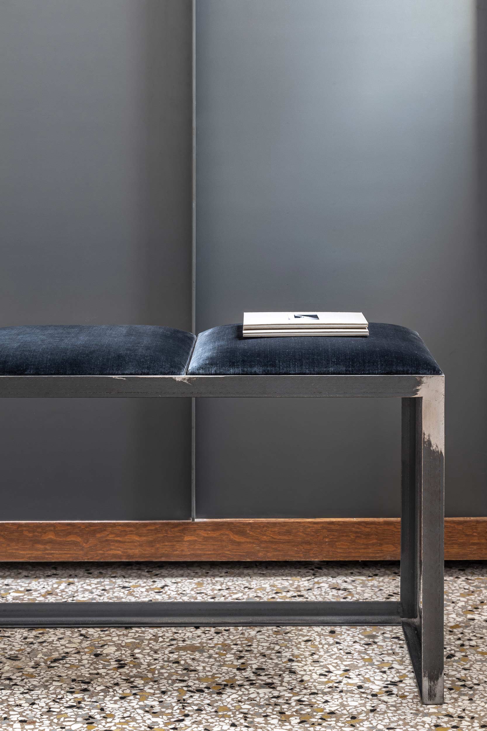 YALI ANGEL BENCH BLACK