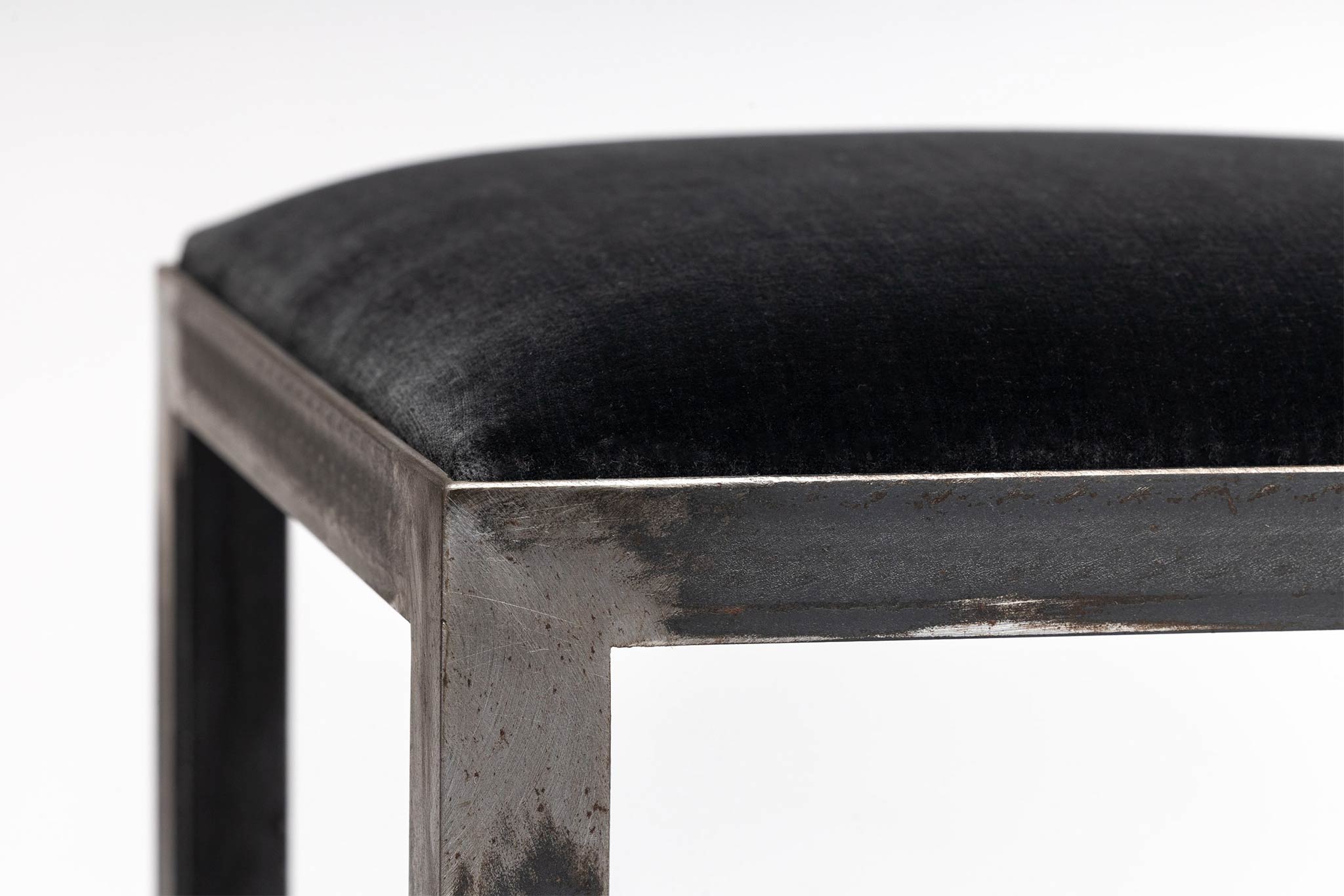 YALI ANGEL STOOL BLACK