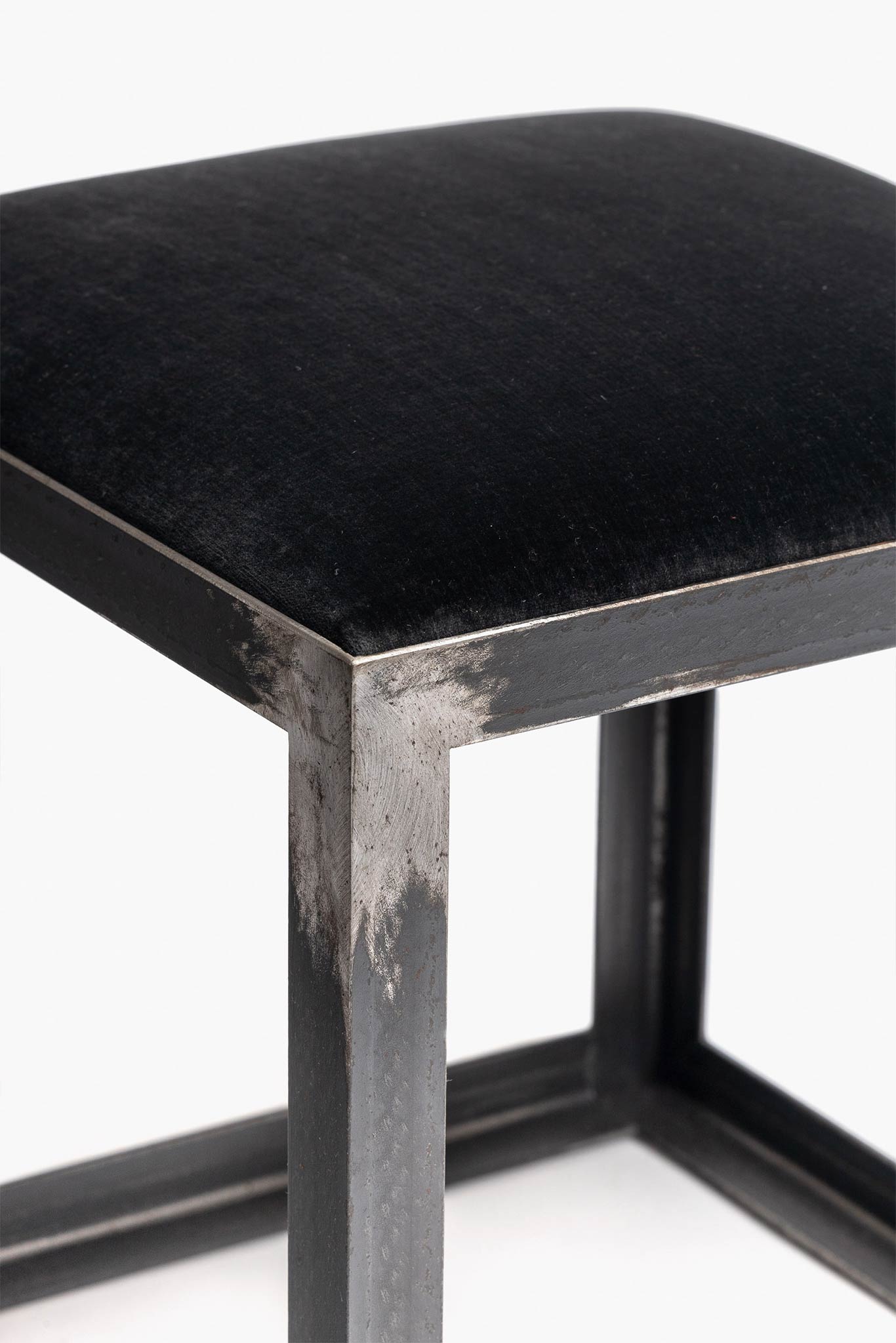 YALI ANGEL STOOL BLACK