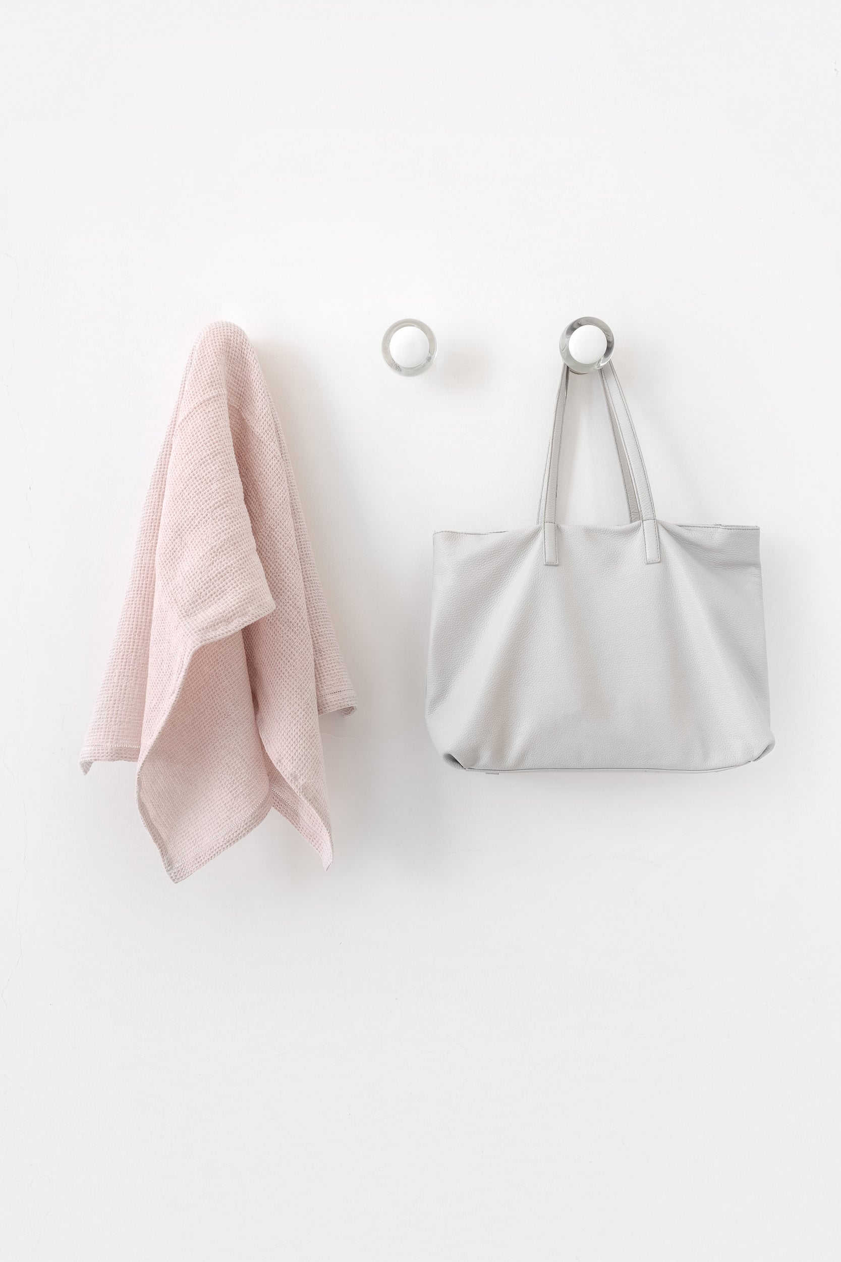 YALI CLOTHES HOOK WHITE NIKEL