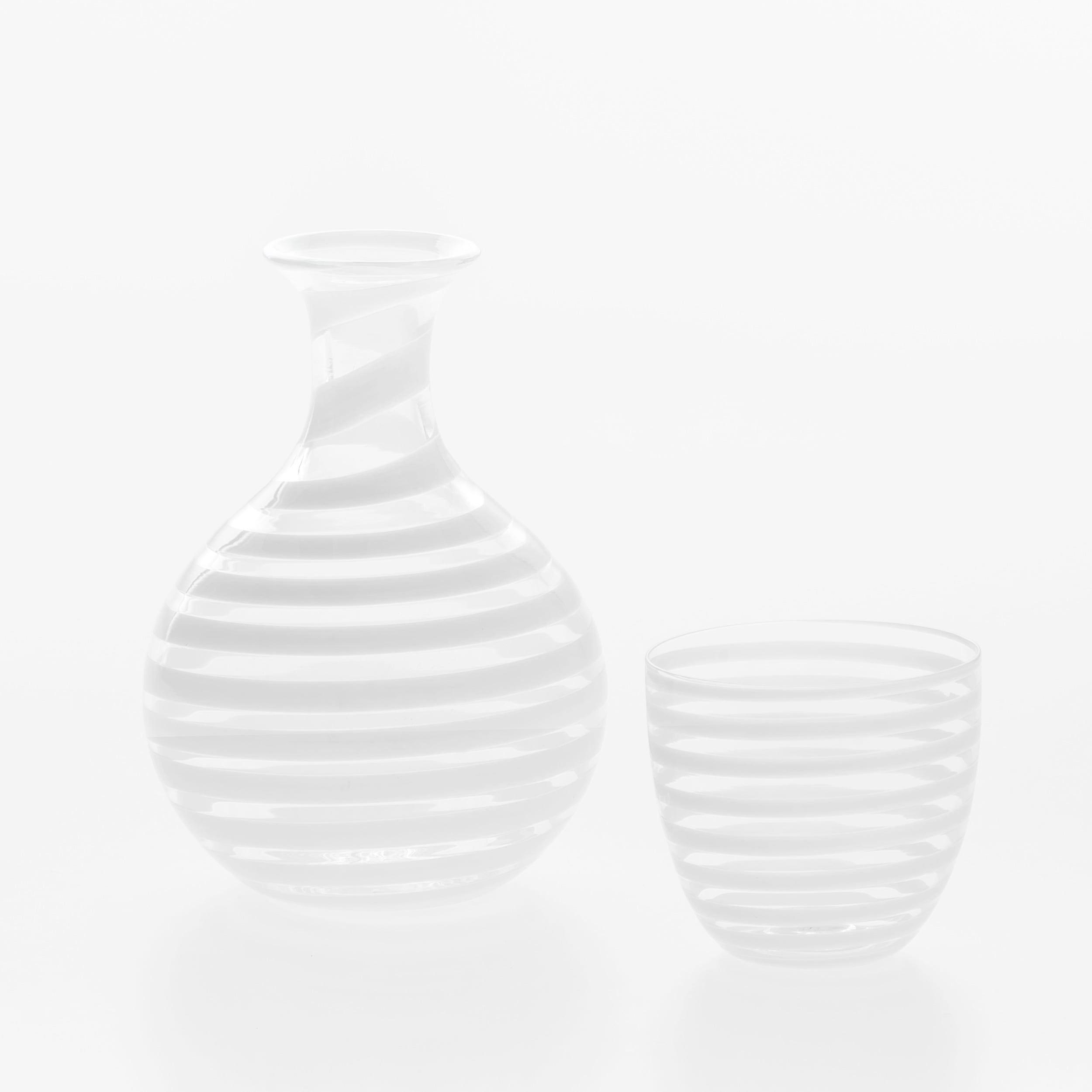 http://yaliglass.com/cdn/shop/products/YALI-A-NASTRO-CARAFE-WHITE-750ML-3.jpg?v=1692963731