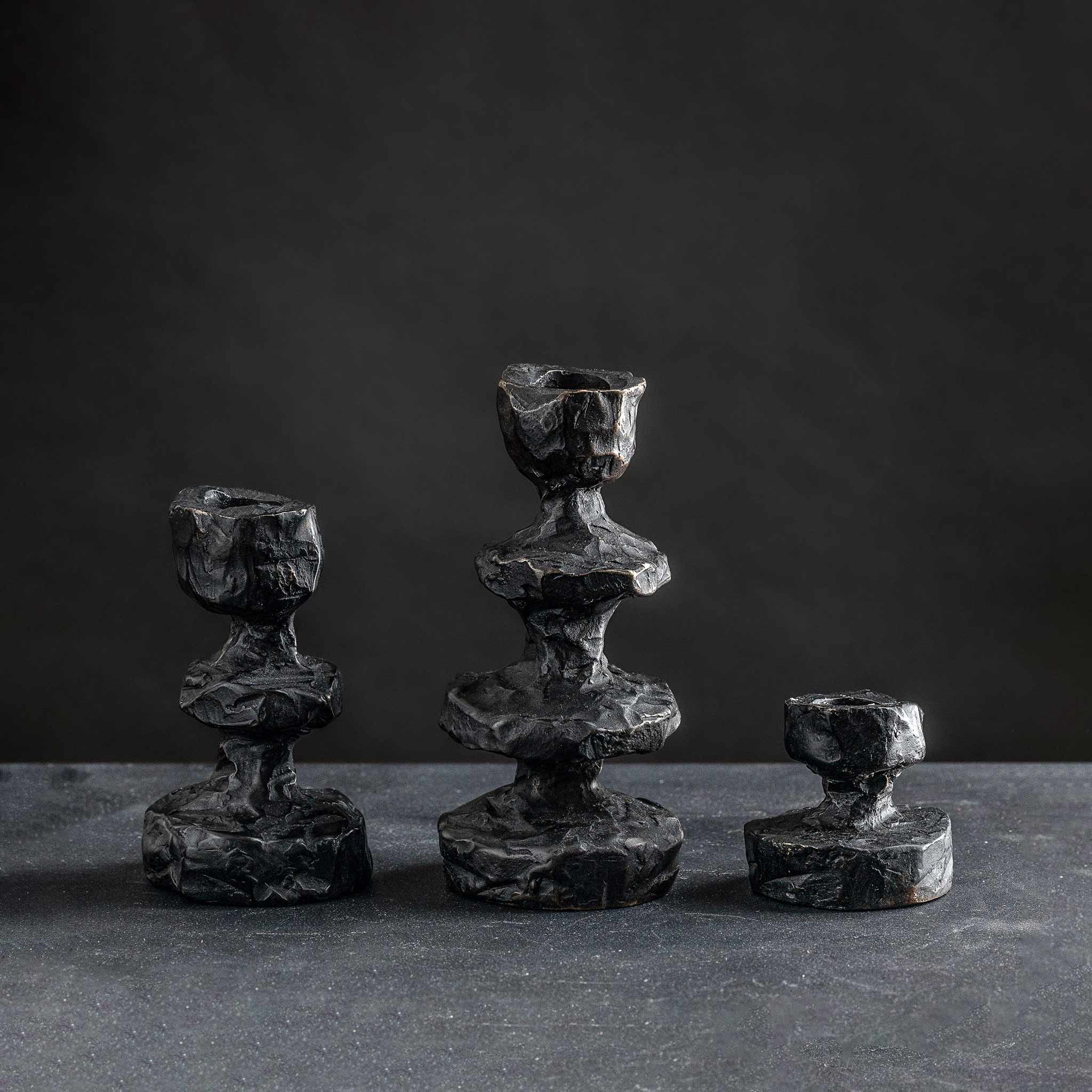 YALI FAMILY CANDLE STICK BLACK SMALL 